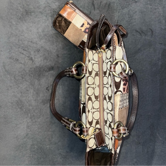 The Coach F12843 Patchwork Shoulder Bag - Picture 3 of 12